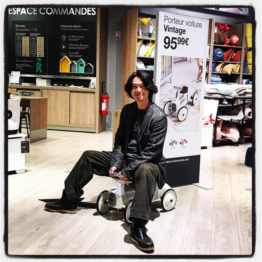 小林十市さんのインスタグラム写真 - (小林十市Instagram)「#manchild ...😅 #commedesgarconshommeplus (la veste et le pull) #commedesgarconshomme (pantalon)」4月2日 21時31分 - monsieur_11