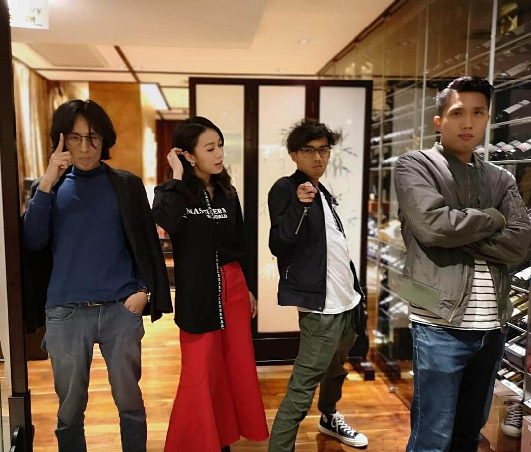 ジャクリーン・ウォンさんのインスタグラム写真 - (ジャクリーン・ウォンInstagram)「你地d pose🤣🤣🤣。。。話要chok、原來新一代chok嘅pose係咁㗎？姐真的輸了。。。定係其實你地生活壓力太大？😅 #pay頭4 #其實個構圖幾靚」4月2日 21時32分 - jacquelinebwong