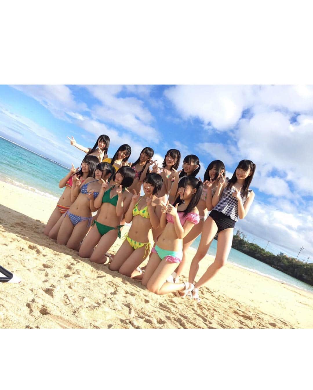 虹のコンキスタドールさんのインスタグラム写真 - (虹のコンキスタドールInstagram)「「愛をこころにサマーと数えよ」MV公開です！7/10発売！ 今年も虹コンは水着でござります〜！ 12月の沖縄で撮ったよ、外で踊るには汗がじんわり滲むくらいのちょうどいい気温でした！ 5th Anniversary Single ということで、 虹コンにとって、この夏とても大切な曲、期間になります。  なんと7/13.14.15  の結成5周年ツアーと 7/21 神奈川県民ホールにて初の生バンドライブ決定しました。  7/13は「ジャポニジフェス」お祭り 7/14は結成日、丁度5年の大切なワンマン 7/15はその公演を大阪でさせていただきます  7/21神奈川県民ホールは、過去最大キャパへの挑戦、生バンドライブという虹コンの新しい境地を開きます  まさか自分が5年もここにいるとは結成当初思っていなかったし、ここまで大きな会場にチャレンジできるとこまで来れるとは まあ来る気ではいたんですけど！  だけど虹コンなら確実に行けると思っています 詳しくはブログにも書いたので是非読んでいただきたいのですが  この夏、虹コンと過ごしませんか？？？ 必ず幸せにします！！！！ #ニジスタグラム #虹コン #2zicon #的場華鈴  #虹コンで絶対に夢を叶える」4月2日 21時35分 - 2zicon