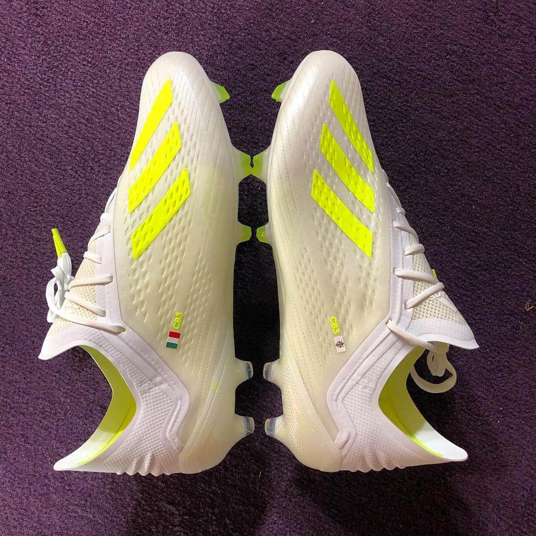 クリスティアーノ・ビラーギのインスタグラム：「#DARETOCREATE ⚽️🚀👟⚡️ #x18 #createwhitadidas @adidasfootball」