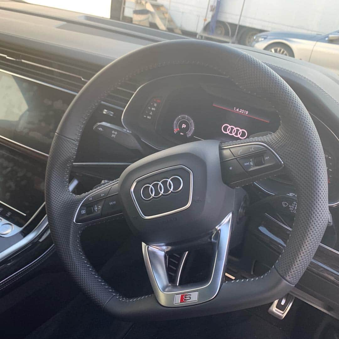 タイリース・ギブソンさんのインスタグラム写真 - (タイリース・ギブソンInstagram)「Can’t thank Audi enough I’m out here in London traveling in style in the Audi Q8 @audiuk #q8 thank you for the love...... Am hour to and from set everyday is suddenly not a prob at all.... #ad」4月2日 21時40分 - tyrese