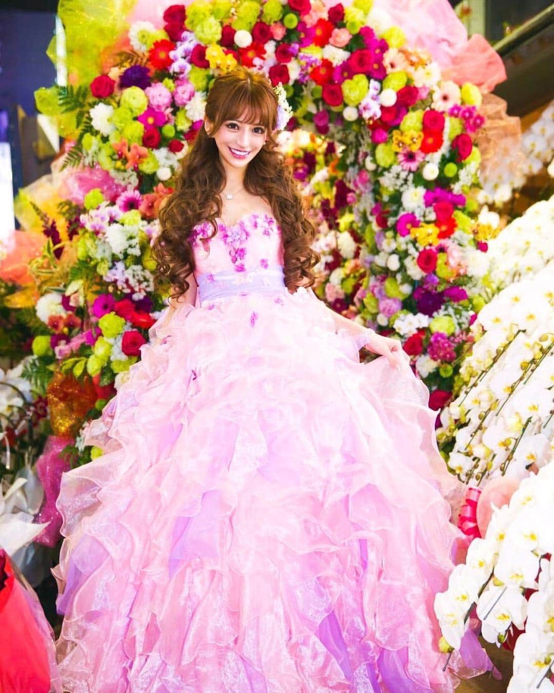 愛沢えみりさんのインスタグラム写真 - (愛沢えみりInstagram)「. . １日目のdress💠💐🌷🌸 ラプンツェルみたいなラベンダーのドレスにお花の飾り🌸バニテイーミーの松本さんの手作りで愛がいっぱい🥺💓@chizuru_vanityme  ありがとうございました💓」4月2日 21時54分 - emiri_aizawa