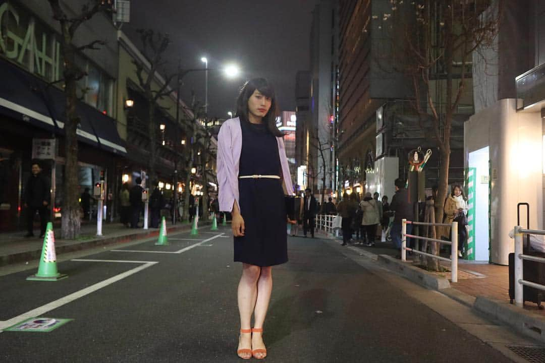 池田直人さんのインスタグラム写真 - (池田直人Instagram)「【人間図鑑 no.99】 「銀座コリドー街でナンパ待ちする女」  名前:畑中美香子  年齢:28歳  職業:丸の内のOL  趣味:金曜に飲み行く  特徴:「ナンパされなきゃ女じゃない」って言う  口癖「えーいいけどお〜」 #人間図鑑 #畑中美香子 #銀座 #華金 #コリドー #コリドー街 #ナンパスポット #細いベルトしてる #女子同士で集まるとSNSに一旦スタバ載せる #横目でみる #歩きながら断る #大きめのストラップをつけておく #紙袋持ってる #タクシースポットわかりにくい #ハブの前人たまる #男スーツ着てるけど本当に働いてるかわからん #荷物なるべく少なく #友達と離れちゃう #同僚と会う」4月2日 21時51分 - ikenao0919