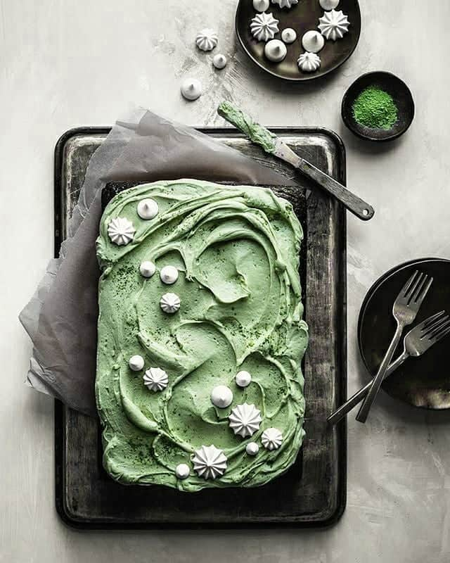 Matchæologist®さんのインスタグラム写真 - (Matchæologist®Instagram)「🙋 Hands up if you’re in #Vegan #Matcha heaven over here! 😍 All we want to do right now is dive into this Vegan Black Sesame #ChocolateCake with #MatchaCream Frosting and Meringue Kisses, created by the very talented @ful.filled 🙏 . Our Midori™ Matcha is carefully crafted to bring out a balanced suite of rich, robust depth of matcha flavours 🌱— perfect for use in all your #MatchaCreations! 🍰🍨🍫 What's your latest favourite #MatchaDessert? 🤗 Please keep us posted by tagging @Matchaeologist 🙌 . To find out more about our splendid range of artisanal matcha, 🌱👉Click the link in our bio @Matchaeologist . Matchæologist® #Matchaeologist Matchaeologist.com」4月2日 22時02分 - matchaeologist