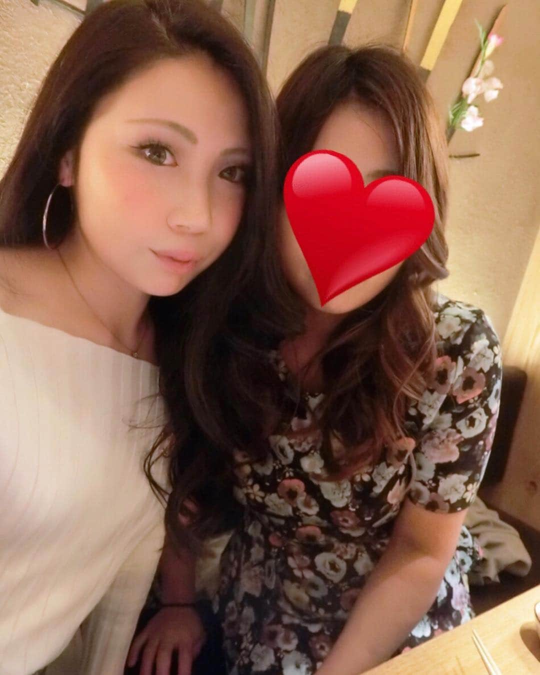 mahoさんのインスタグラム写真 - (mahoInstagram)「(*´꒳`*)横にスワイプしてね👉 。 先日の、、、。 @fukushima_7days にて🌸 。 。 、 顔出しNGなので隠してます💦 。 。 お#肉 本当美味しかった🌸 かなり人気みたいで夜とかは予約困難なぐらい👋 。 。 ちなみに#ランチコース で 先日行ったよ(*´꒳`*) 。 。 また行くよ(　≖´౪≖｀)✨ 、 。 。 。 。 。 。 。 #fashion#shooting#fashionmodel  #肉#肉割烹#割烹#ステーキ#tkg#タンパク質#食べ歩き#予約困難 人気🌸#かきあげ前髪  #ootd#ユニクロ#ゆる巻き#アメリカンイーグル #トレーニング#gym#ワークアウト#ボクササイズ  #美容#ヘアスタイル#グルメ#お花見  #梅田#福島#福岡#表参道#奈良」4月2日 22時02分 - i.0ff1cia1._.m.ah.0