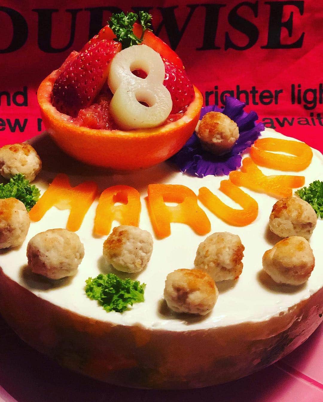マル子さんのインスタグラム写真 - (マル子Instagram)「マル子お誕生日おめでとう🎂 もう8歳😭 これからも元気でよろしくね！ 一緒にお祝いしてくれたニシヤンズありがとう！ 美味しく可愛いケーキを作ってくれたトモさんありがとう！ #マル子  #柴犬  #shiba  #happybirthday」4月2日 21時58分 - tomikago