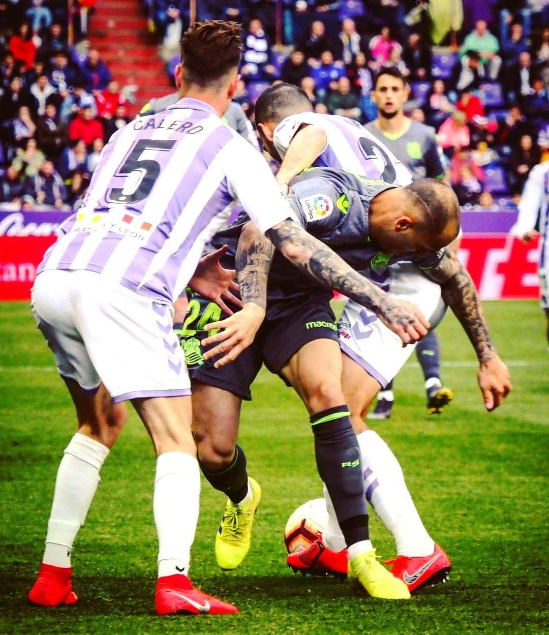 LFPさんのインスタグラム写真 - (LFPInstagram)「S A N D W I C H! 🥪😄 • #LaLiga #LaLigaSantander #RealValladolid #RealSociedad #Sandro #Calero」4月2日 22時00分 - laliga