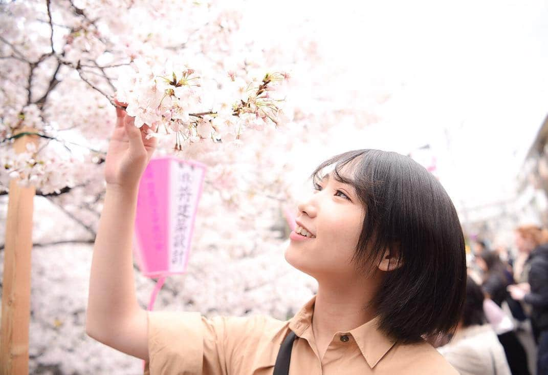 上野優華さんのインスタグラム写真 - (上野優華Instagram)「東京にきて、初めてしっかりお花見しました🌸人いっぱいだったー‪！！ #中目黒桜 #中目黒の桜 #桜満開 #平成最後 #平成最後の桜」4月2日 22時02分 - yuukaueno0205