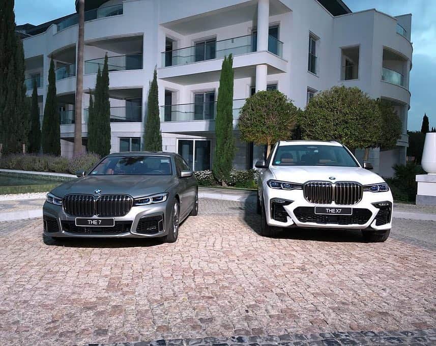 CARLiFESTYLEさんのインスタグラム写真 - (CARLiFESTYLEInstagram)「BMW 7 Series and BMW X7 | 👍🏼or👎🏼? Photo by @bmwblog #carlifestyle」4月2日 22時11分 - carlifestyle