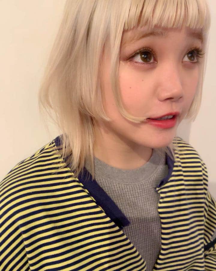 高橋有紀のインスタグラム：「チッチかわいい♡ この普段のかわいい動きとライブのギャップがたまらない、、、 #セントチヒロチッチ  またまた白くして、前髪とサイドを短くしました❤︎ ネイリストじゃないけどネイルもやらせてもらったよ☺︎ #Bish  #lysa_yuki」