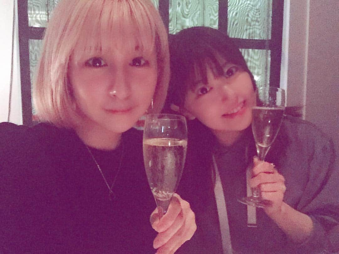 吉田有里のインスタグラム：「パンの方🥐とご飯へ！ (三澤紗千香さんとご飯しました！) 楽しかった〜笑った〜飲んだ〜🍾 私ずっとヘラヘラしてたら、いつのまにかお皿に食べ物をササッと分けてくださったり、店員さんにお皿下げてくださいってしれっと頼んでたり、 サラッと飲み物聞いてくださったり、、 で、できる女かよー！！！😫😫 (なんも出来なくて少し反省した) #バンドリ の話とか#ハロプロ の話とかいっぱいしたぞ！！ ひたすら笑って喋ってました〜楽しすぎた〜三澤さん面白すぎるよ〜最高かよ〜〜〜〜！！！！！ #三澤紗千香 さん #吉田有里」
