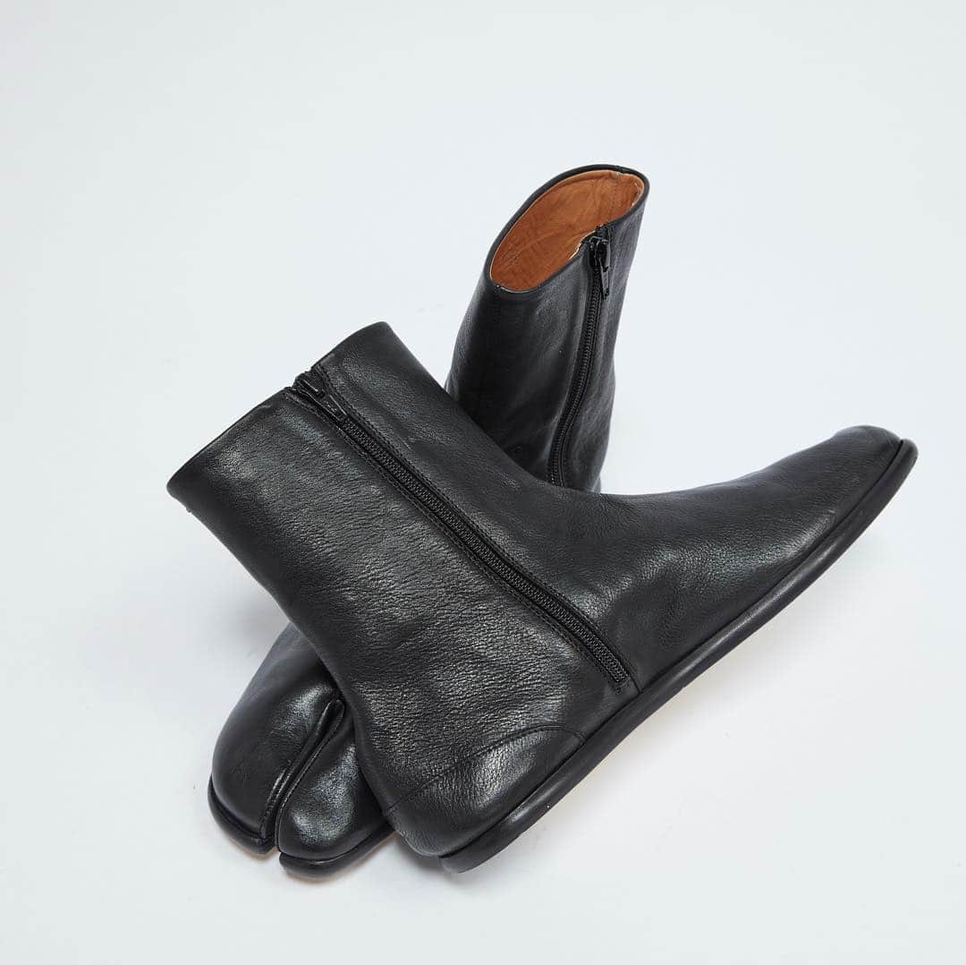 Maison Margielaさんのインスタグラム写真 - (Maison MargielaInstagram)「The iconic #MaisonMargiela #Tabi boot adapted for the menswear collection」4月2日 22時20分 - maisonmargiela