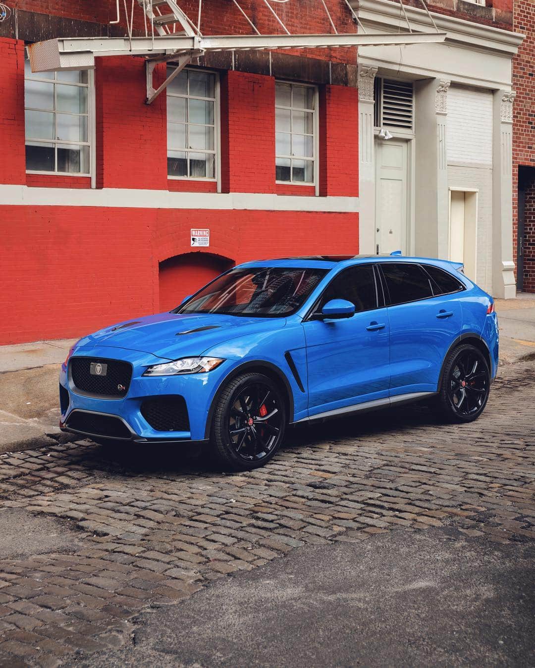 Jaguarさんのインスタグラム写真 - (JaguarInstagram)「Standing out is in the DNA of every #Jaguar. Especially #FPACE #SVR in Ultra Blue.  #V8 #SV #Luxury #Performance #SUV #AWD #NewYork #NYC #CarsofInstagram #AmazingCars247 #SpecialVehicleOperations」4月2日 22時20分 - jaguar