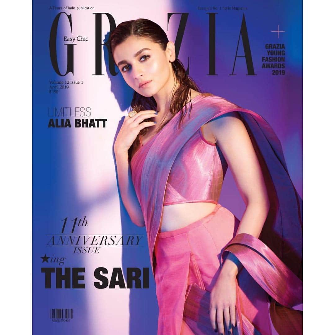 アリア・バットのインスタグラム：「Grazia ☀️ Shot By:Tarun Vishwa  Senior Fashion Editor: Pasham Alwani @pashamalwani) Hair: Gabriel Georgiou (@georgiougabriel) Make-up: Puneet Saini (@puneetbsaini) PR Agecy- @hypenq_pr」