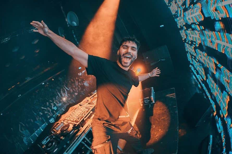 R3habさんのインスタグラム写真 - (R3habInstagram)「thank you for all the birthday wishes 🙏🏼🎉⁣ ⁣ love you 💛💛」4月2日 22時14分 - r3hab