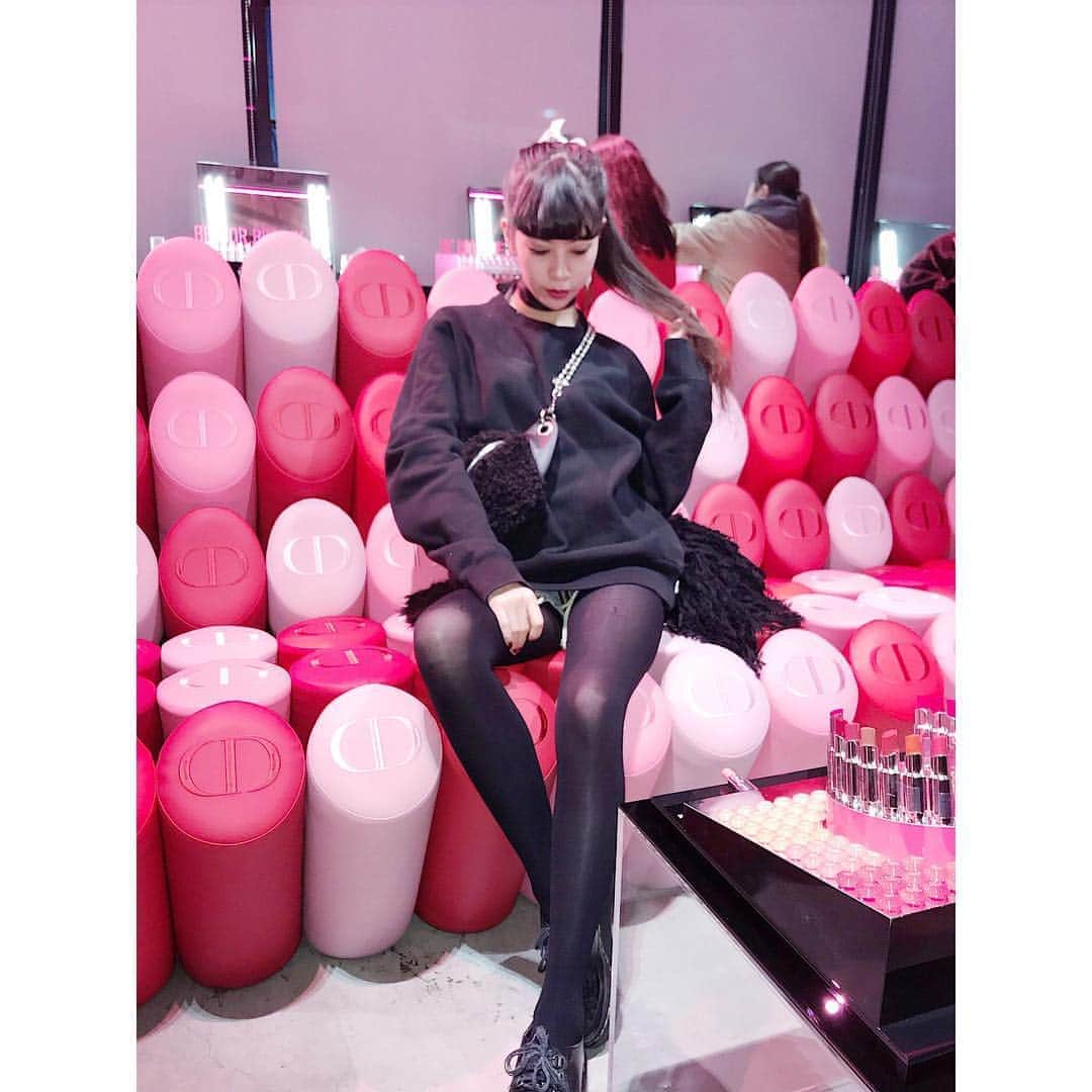 中川ジュリアのインスタグラム：「新作💄「Dior Addict Stellar Shie」を記念した "BE DIOR, BE PINK" koehotel！4/3〜期間限定イベントやってるみたい💄 #ディオールステラーシャイン #DIORADDICT #BEDIORBEPINK @diormakeup @dior」