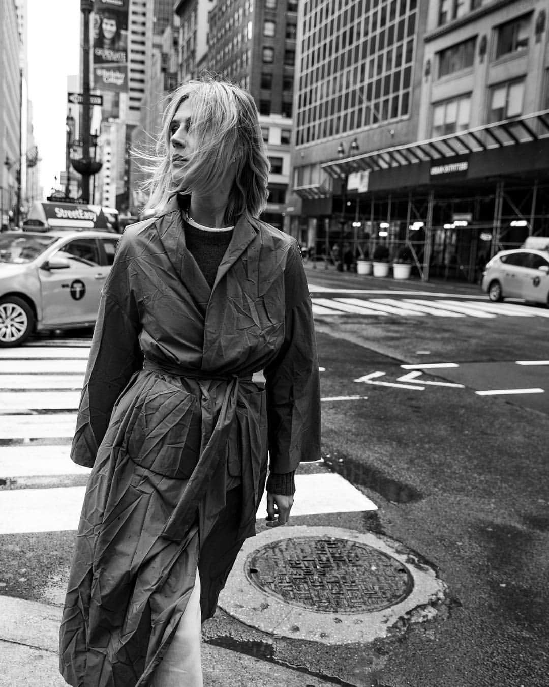 Linda Tolさんのインスタグラム写真 - (Linda TolInstagram)「A story about New York wearing @fabianafilippi #fabianafilippi #adv」4月2日 22時23分 - lindatol_