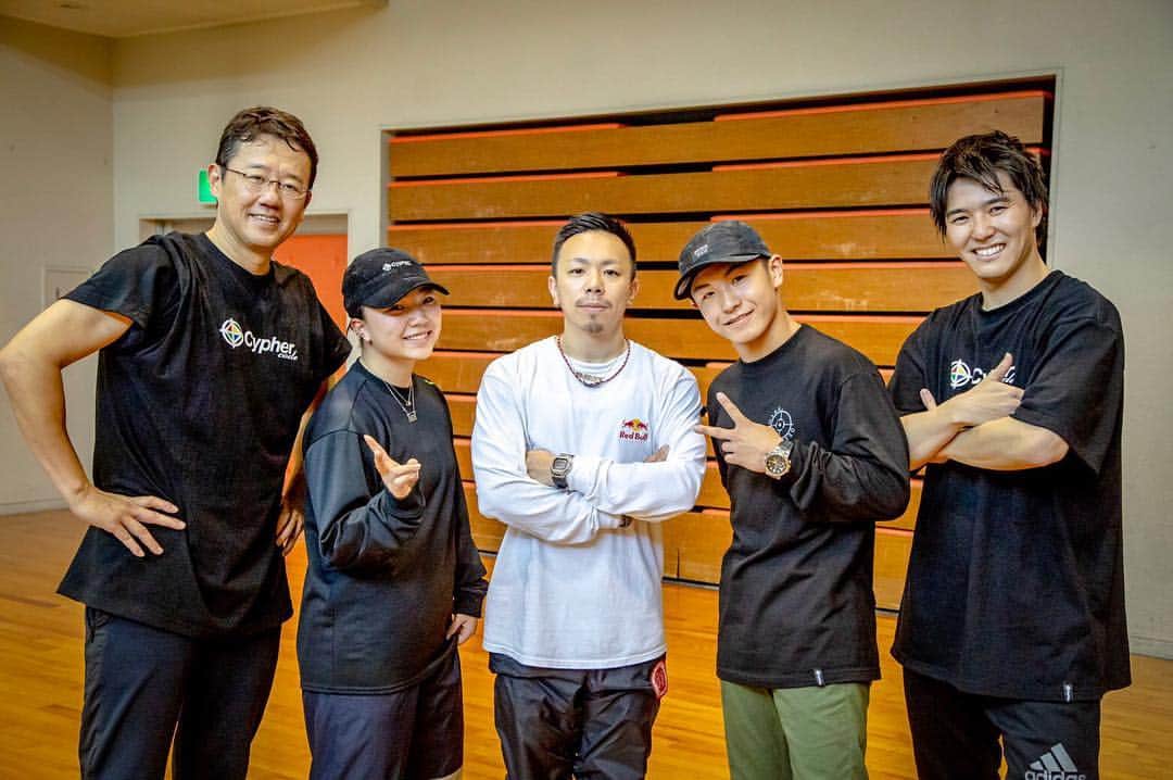 のインスタグラム：「4/1[月]から行われている 第8回ブレイクダンスキッズキャンプに 古田敦也さん、濱田隼アナウンサーが参加しました！ キッズキャンプの様子は4/14[日] テレビ朝日 サンデーLIVE!! 5:50〜8:30 スポーツコーナー「シラベルスポーツ」にて放送するみたいなので良かったら見て下さいね！  #bboytaisuke #ブレイクダンスキッズキャンプ2019」
