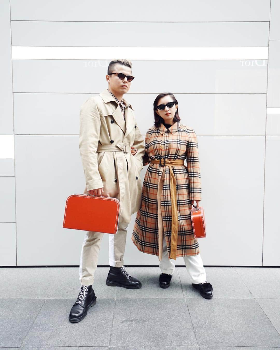 Julia Castroさんのインスタグラム写真 - (Julia CastroInstagram)「🍂🍂🦌BURBERRY STYLE🦌🍂🍂 * #JULIDY #julidystyle #burberry #fashion #spring #style #couple #ootd #outfit #outfitoftheday #relationship #springstyle #brown #white #red #orange #sunglasses  #ファッション #服  #春 #春服 #カップル #シミラーコーデ #茶色 #ラテカラー #彼氏 #彼女 #サングラス #春コーデ #春ファッション」4月2日 22時23分 - julia.c.0209