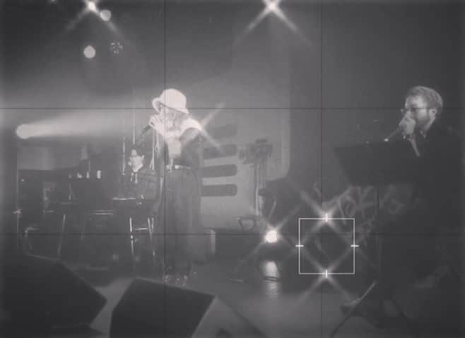 Yup’inのインスタグラム：「【4/1 #TOKYOTRAX セットリスト】 1.Humanity 2.Take Me Away 3.恋心 MC 4.Believe in yourself 5.Under the same sky . 🎹: @riki_hisamitsu 🎤: @ryotracks . 生演奏のライブは特に、 お客さん含め"1人でも欠けたら完成できない良い緊張感"がつくれてとっても好きだ！ 挑戦させてもらった昨日は、新たな可能性にも気付くことができました 今後とも末永くよろしくね。 皆さん、ありがとう)^o^(❤️💙💜」