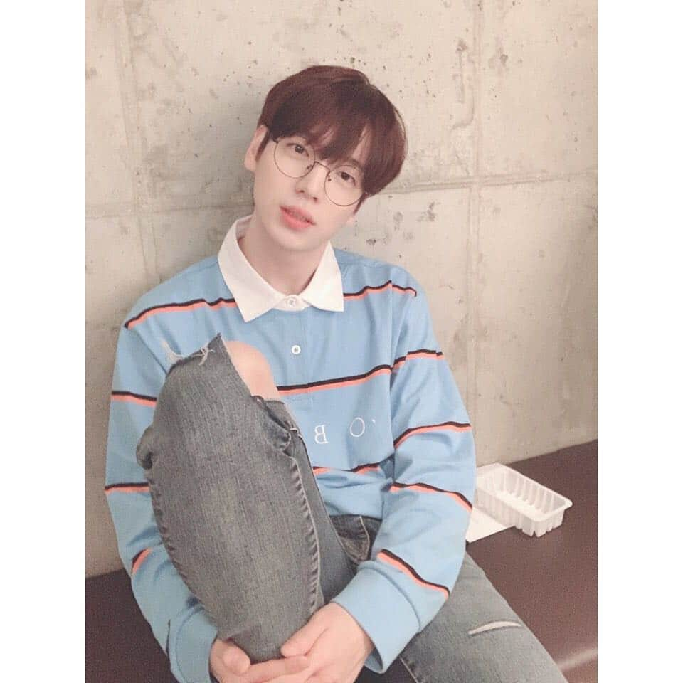 IN2ITさんのインスタグラム写真 - (IN2ITInstagram)「photo party ~ 🎉🎊 ㅤㅤ #인투잇 #To #2u #현욱  #일상  #셀카 #OOTD #spring #Selfie  #IN2IT #hyunuk #in2u #Photo #by #inpyo #and #isaac」4月2日 22時32分 - official_in2it