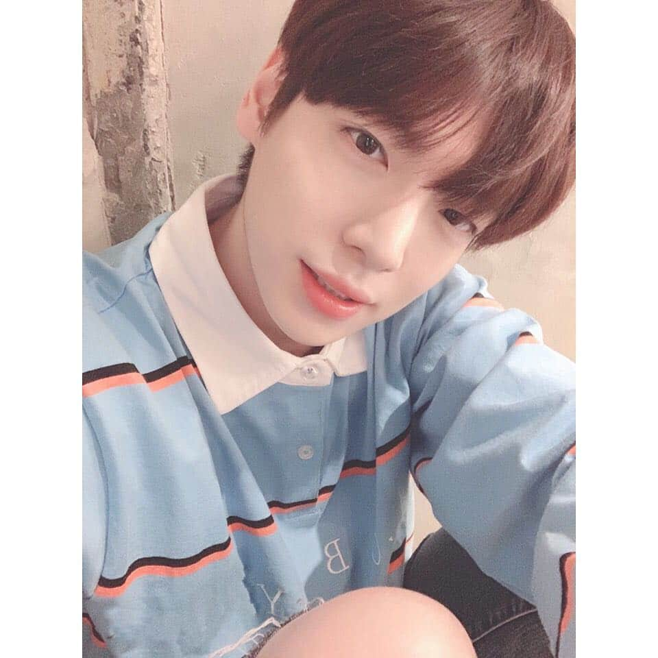 IN2ITさんのインスタグラム写真 - (IN2ITInstagram)「photo party ~ 🎉🎊 ㅤㅤ #인투잇 #To #2u #현욱  #일상  #셀카 #OOTD #spring #Selfie  #IN2IT #hyunuk #in2u #Photo #by #inpyo #and #isaac」4月2日 22時32分 - official_in2it