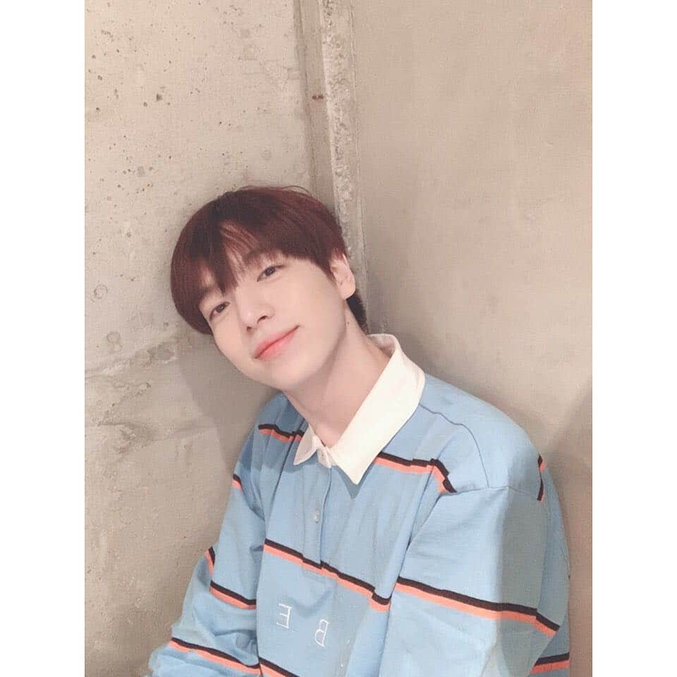 IN2ITさんのインスタグラム写真 - (IN2ITInstagram)「photo party ~ 🎉🎊 ㅤㅤ #인투잇 #To #2u #현욱  #일상  #셀카 #OOTD #spring #Selfie  #IN2IT #hyunuk #in2u #Photo #by #inpyo #and #isaac」4月2日 22時32分 - official_in2it