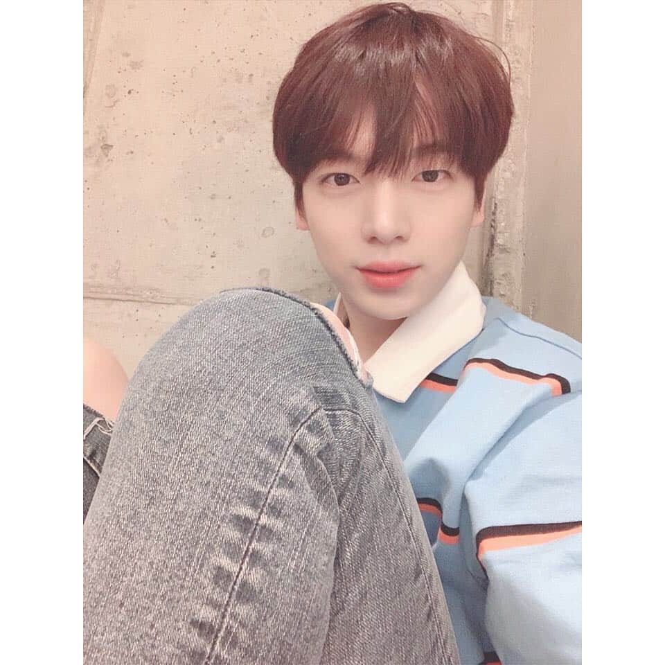 IN2ITさんのインスタグラム写真 - (IN2ITInstagram)「photo party ~ 🎉🎊 ㅤㅤ #인투잇 #To #2u #현욱  #일상  #셀카 #OOTD #spring #Selfie  #IN2IT #hyunuk #in2u #Photo #by #inpyo #and #isaac」4月2日 22時32分 - official_in2it