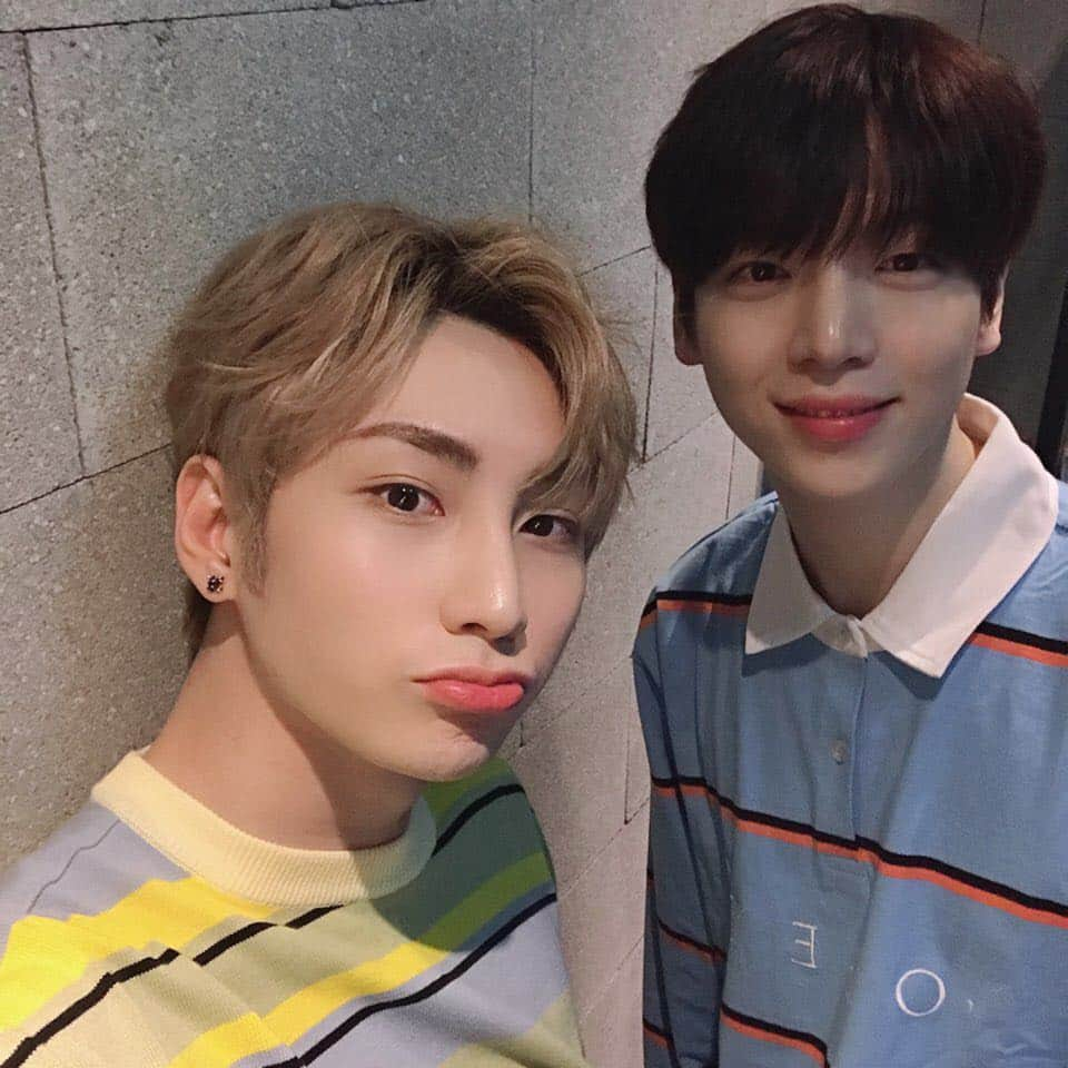 IN2ITさんのインスタグラム写真 - (IN2ITInstagram)「photo party ~ 🎉🎊 ㅤㅤ #인투잇 #To #2u #현욱  #일상  #셀카 #OOTD #spring #Selfie  #IN2IT #hyunuk #in2u #Photo #by #inpyo #and #isaac」4月2日 22時32分 - official_in2it