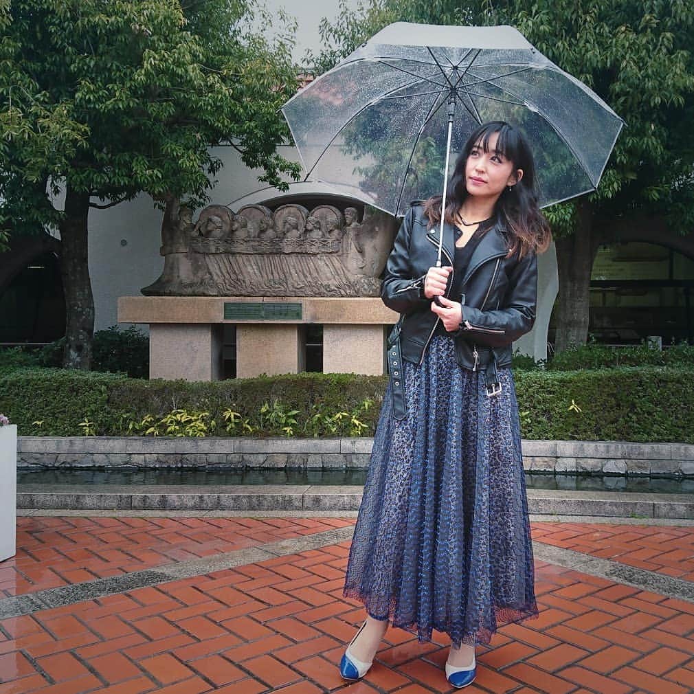 Yukiさんのインスタグラム写真 - (YukiInstagram)「It's cold in Japan.☔ @lilyboutique_official  #rain #photo #kobe #fashion #cold #japan #guitarplayer #skirt」4月2日 22時33分 - d_drive_gt_yuki