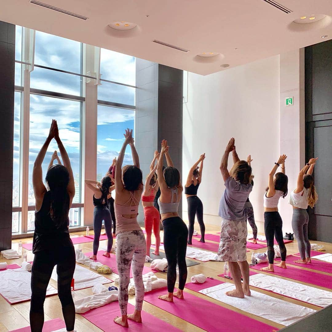 Andaz Tokyo アンダーズ 東京さんのインスタグラム写真 - (Andaz Tokyo アンダーズ 東京Instagram)「Discovering new experiences in #health and #wellness at @andaztokyo with our Spring into Yoga session with @janiceliou and @arina.yoga 🧘‍♀️ Check our highlights to see more of this fun event 🤸🏻‍♀️」4月2日 22時46分 - andaztokyo