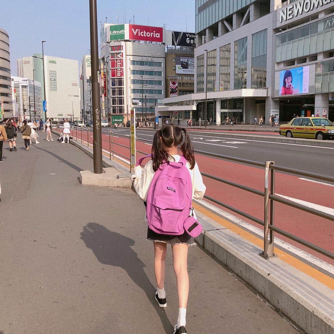 ユンジュさんのインスタグラム写真 - (ユンジュInstagram)「경쾌한 걸음걸이 🐰!!」4月2日 22時45分 - __pink_tape