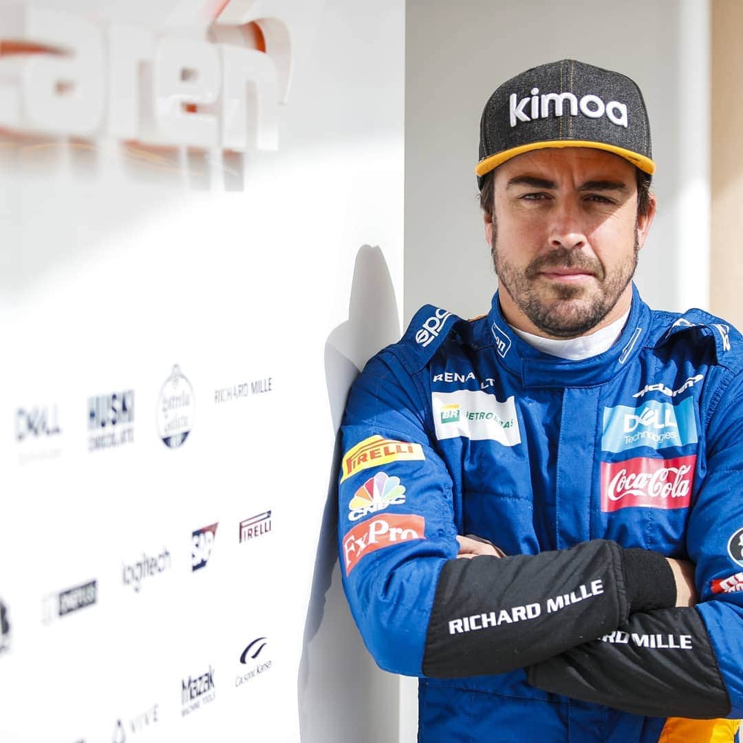 F1さんのインスタグラム写真 - (F1Instagram)「Back on track 💙❤️💛 . @fernandoalo_oficial is driving the MCL34 in Bahrain, developing 2020 tyres with @pirelli_motorsport . #F1 #Formula1 #F1Testing #fernandoalonso」4月2日 22時49分 - f1