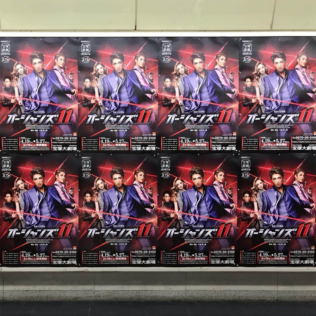桂のインスタグラム：「オーシャンズ１１  #takarazukarevue #takarazuka #cosmostroupe #oceans11 #oceanseleven #musical #musicalplay #takarazukagrandtheater #poster #タカラヅカ #宝塚歌劇団 #宝塚歌劇 #宙組 #オーシャンズ11 #ミュージカル #宝塚大劇場 #ポスター」