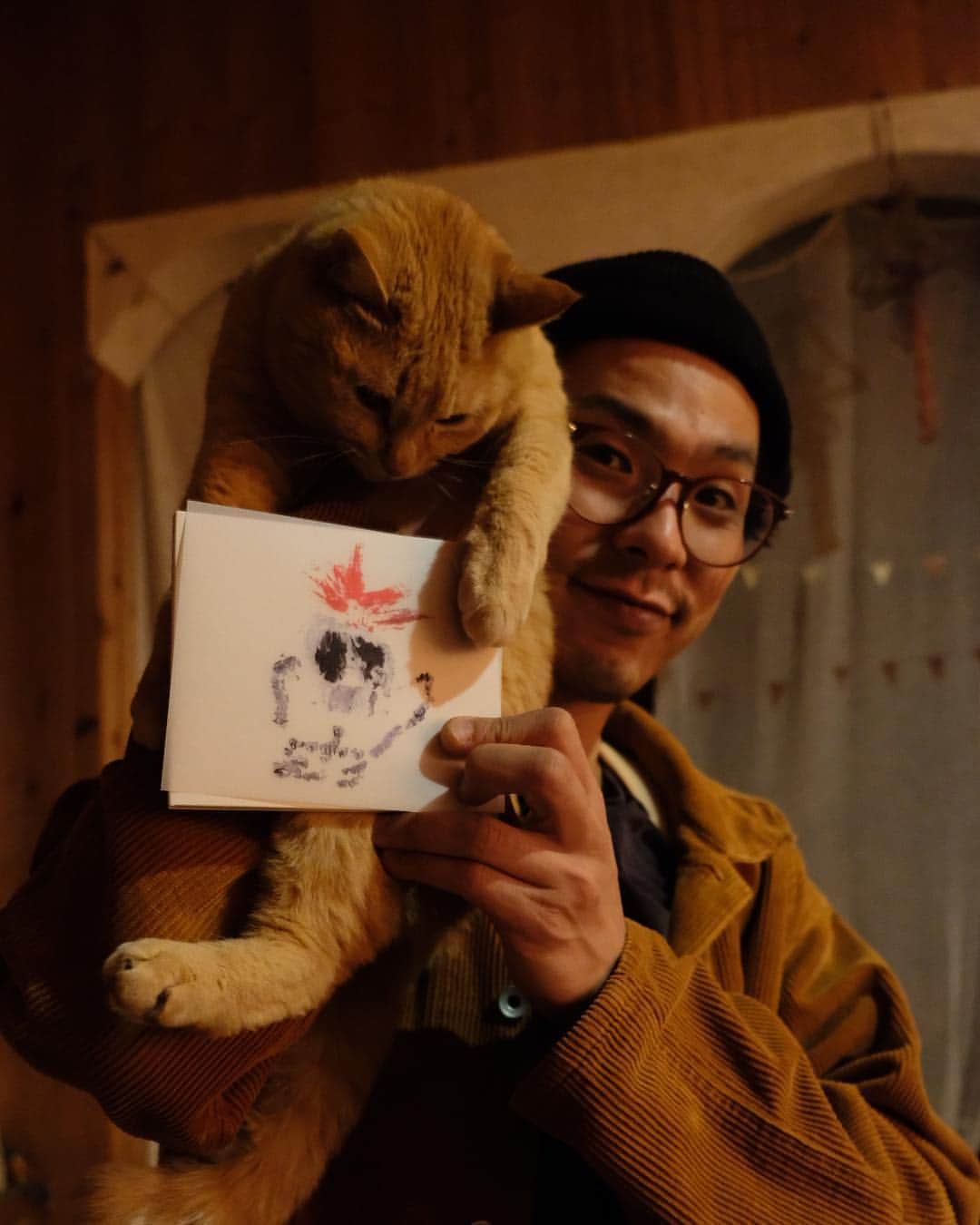 松本野々歩のインスタグラム：「田中馨さん Hei Tanaka ニューアルバムリリースおめでとう！ メンバーのみなさんも おめでとう！  産みの苦しみも喜びも 近くで感じていた と思ってたら 知ってるような知らない顔  身近にいても 知らないことがまだまだあるって これからの人生も楽しみだなぁ  でも よくよく耳をすますと 知らないようで やっぱり昔から知ってる顔だったり  うん すばらしい作品です！ ハッピーバースデー！  #heitanaka  #ぼーん #猫の野花」