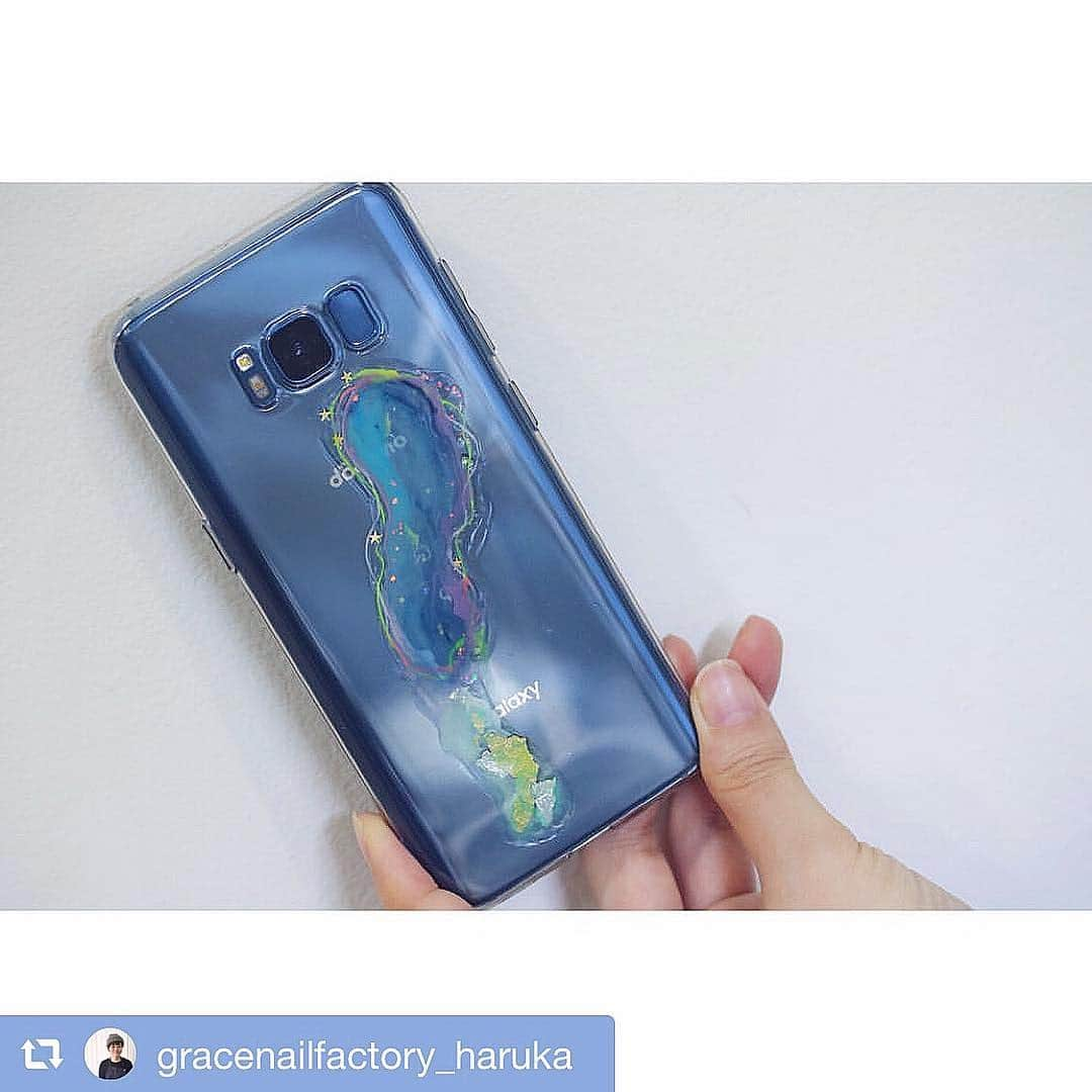 gracenailfactoryさんのインスタグラム写真 - (gracenailfactoryInstagram)「👀✨ 最近大注目の松山のスマホアート📱 . オーダー希望の方は松山インスタへ 直接DMください💁‍♀️ @gracenailfactory_haruka . . #repost @gracenailfactory_haruka via @PhotoAroundApp 👨🏻‍🚀👾👽💫 . ネイビーのスマホに合わせて🤳🏻 . .  #オーダースマホケース 詳細はDMにて👩🏻‍🎨🌷 . .  #ニュアンスネイル#カジュアルネイル#ショートネイル#大人ネイル#個性的ネイル#お任せネイル#シンプルネイル#お洒落ネイル#春ネイル#フィルイン#ジェル#大阪ネイルサロン#ネイリスト#nails#nail#nailart#gelnails#大阪#堀江#堀江ネイルサロン#堀江公園#西大橋#四ツ橋#네이루 #美甲 #手元コーデ#トレンドネイル」4月2日 22時58分 - gracenailfactory