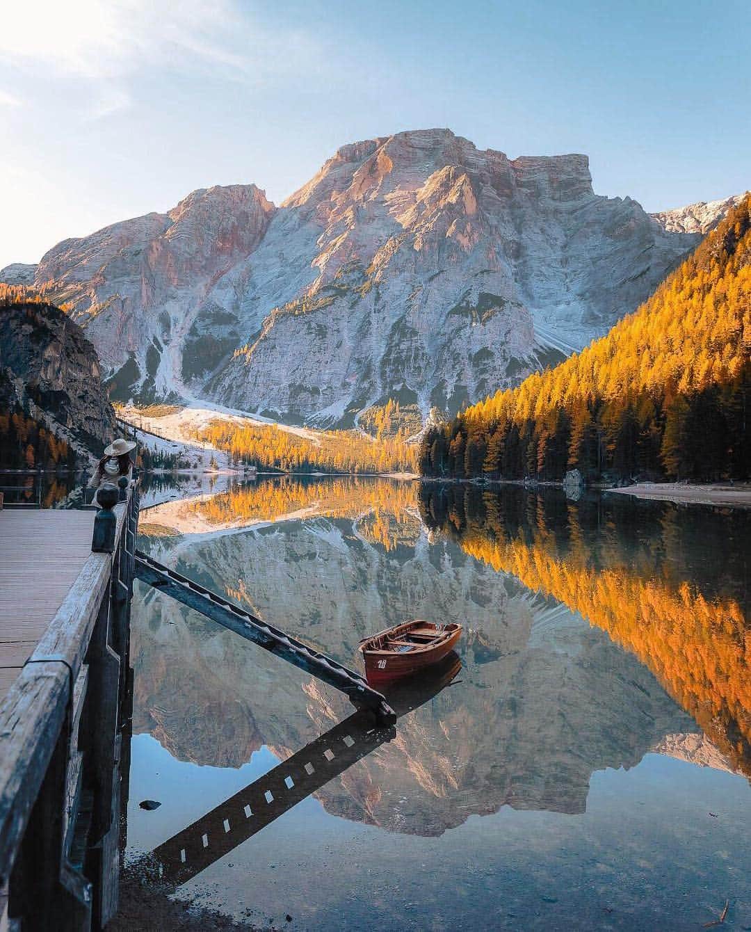 Canon Photographyさんのインスタグラム写真 - (Canon PhotographyInstagram)「Photography | @davide.anzimanni  Lago di Braies  Canon 6D + 24mm f/2.8  ISO 125| f/6.3| 1/80sec  #braies #canon_photos #cpcollectives」4月2日 23時05分 - cpcollectives