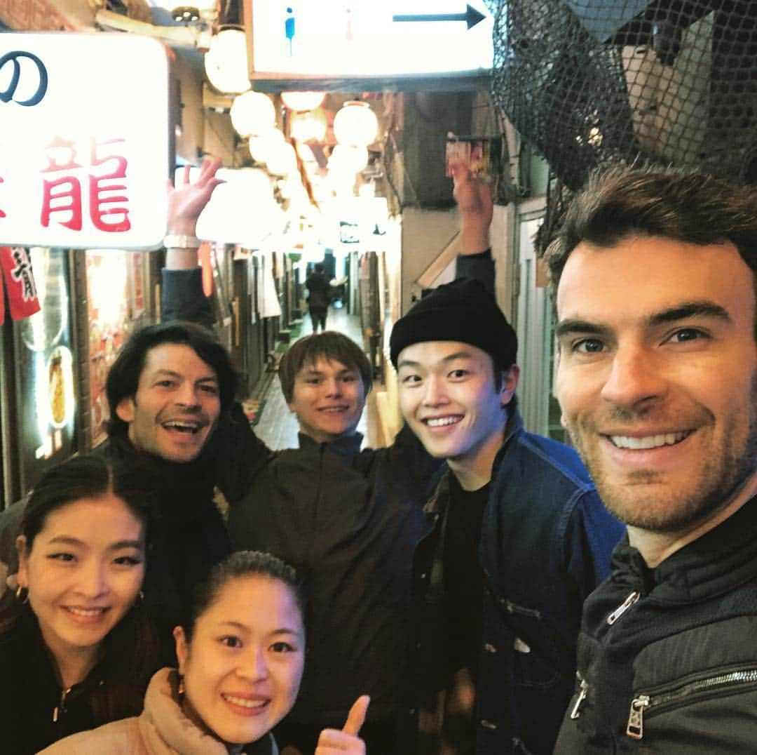 エリック・ラドフォードさんのインスタグラム写真 - (エリック・ラドフォードInstagram)「It was a double show day so it’s time to get some of the best ramen in Sapporo! It’s also snowing here so we need it in order to stay warm! #ramen #dinnertime #postshowdinner #figureskater #friends #goodtimes #amazing #japan #keepingwarm #ramenstreet」4月2日 23時06分 - ericradford85