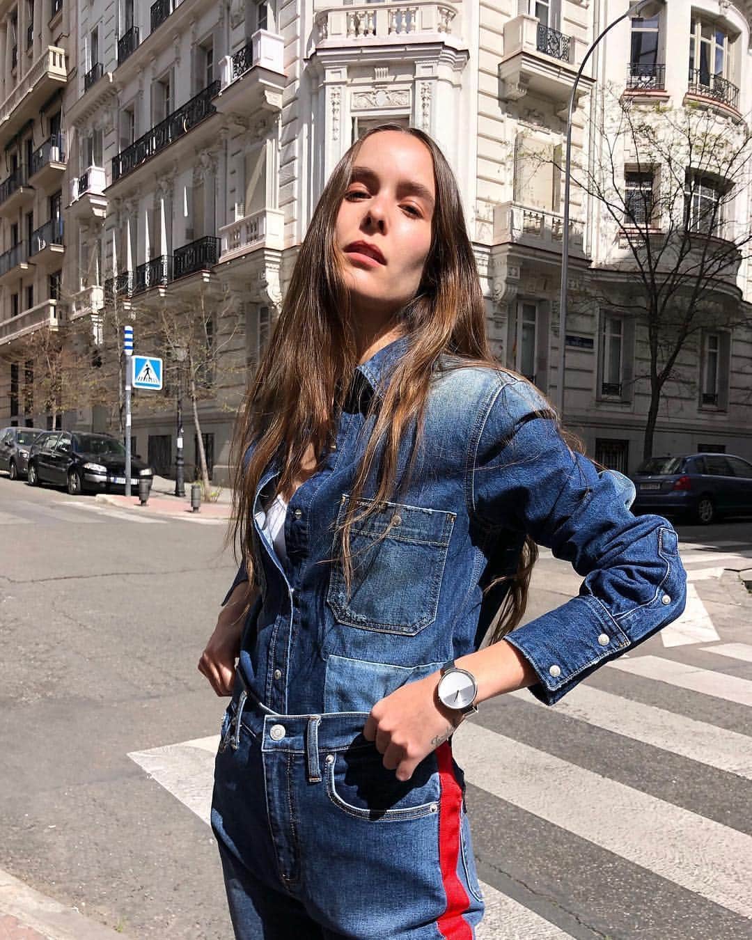 のインスタグラム：「In good time⌚@helenacuesta pairs our #CALVINKLEIN Rise bracelet dial watch with the #CALVINKLEINJEANS slim fit high-rise jeans. ⠀⠀⠀⠀⠀⠀⠀⠀ How do you style yours? Share with us ➡️ #MYCALVINS」