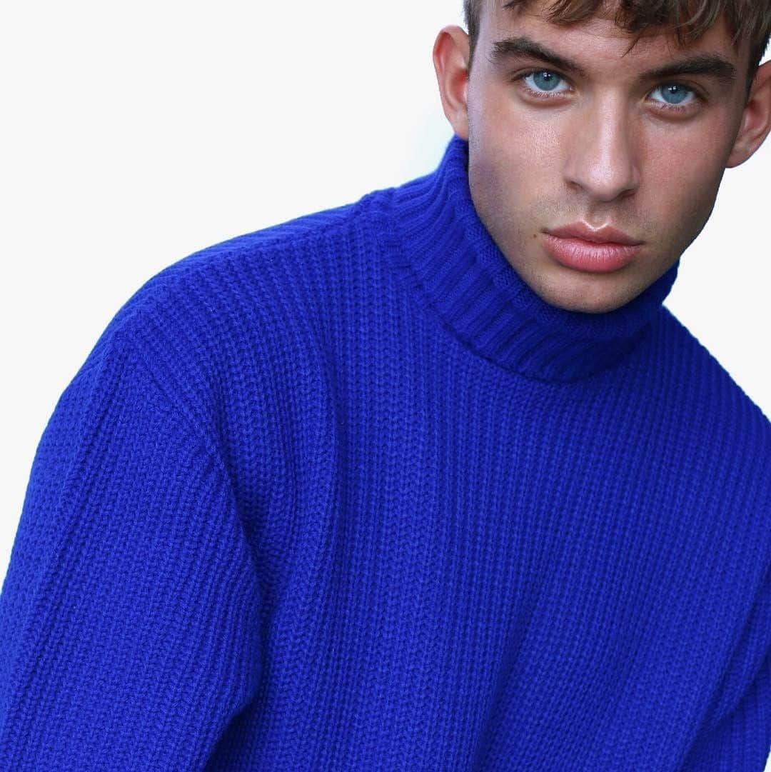 ASOSさんのインスタグラム写真 - (ASOSInstagram)「@asos_aaron serving up blue steel realness 😘 🔎 ASOS DESIGN blue jumper (1406368) 🗣 Image description: Aaron wearing a blue roll-neck」4月2日 23時12分 - asos