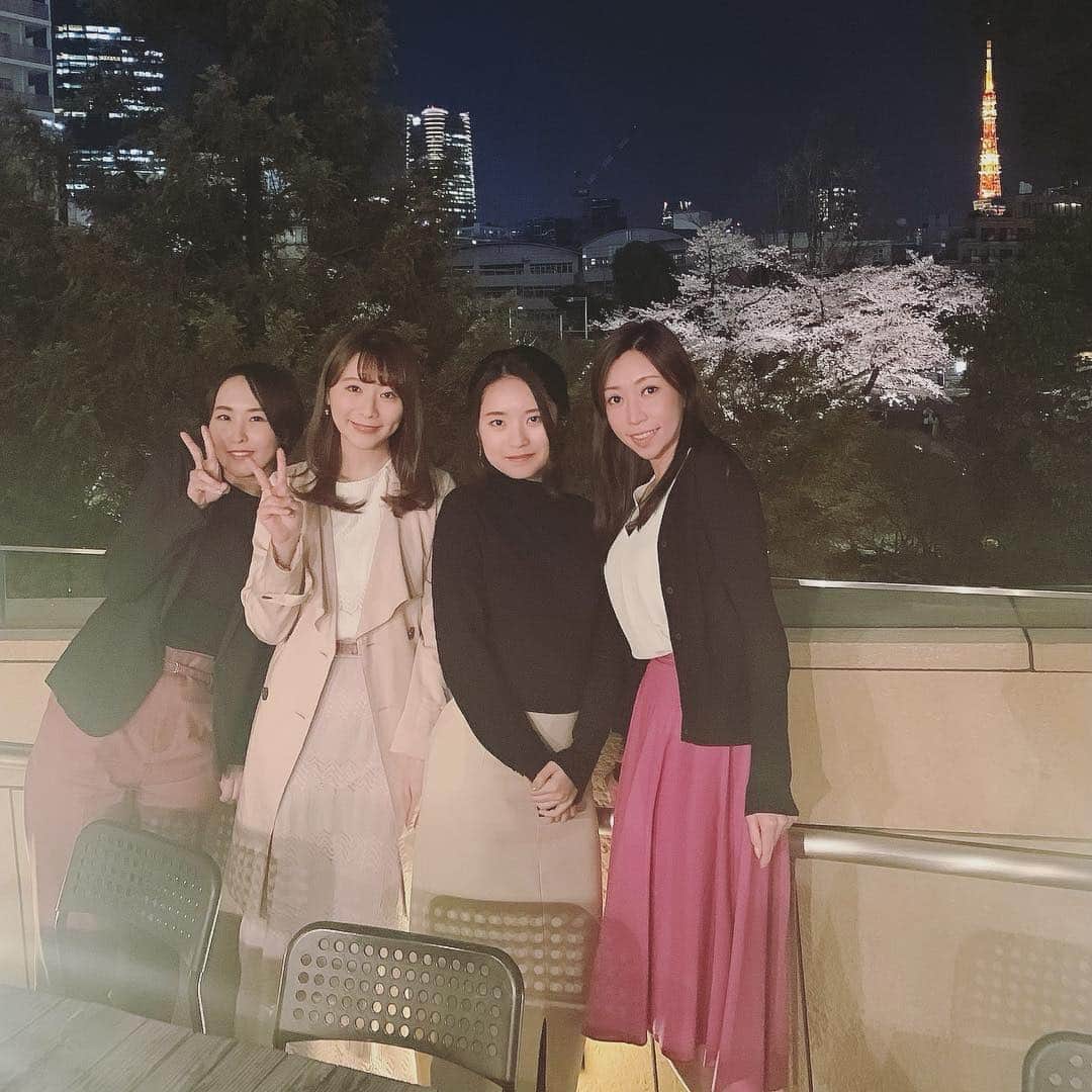 ERICAさんのインスタグラム写真 - (ERICAInstagram)「夜桜🌸とタイ🇹🇭料理で懐かしいチームで集合(๑>◡<๑)  みんなそれぞれ活躍していて嬉しくなったのと、久しぶりなのに久しぶりじゃない感じが不思議🤣🤣 そっと東京タワー🗼も入れて撮って頂きました  笑！╰(*´︶`*)╯♡ #happy #style #model #photooftheday #instalike #instadaily #smile #webstagram #美容 #regram #gingergolfteam #ゴルフ女子 #love #gingergolfteam1期生 #コスメコンシェルジュ #spring #cherryblossom #桜 #お花見 #お花見コーデ #夜景 #夜桜 #東京タワー」4月2日 23時21分 - erica_lillian1983