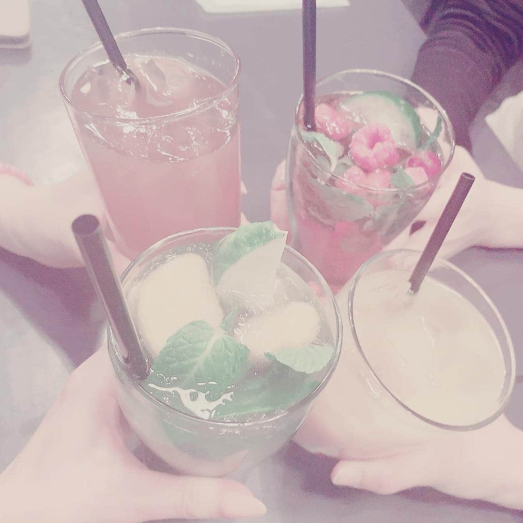 ERICAさんのインスタグラム写真 - (ERICAInstagram)「夜桜🌸とタイ🇹🇭料理で懐かしいチームで集合(๑>◡<๑)  みんなそれぞれ活躍していて嬉しくなったのと、久しぶりなのに久しぶりじゃない感じが不思議🤣🤣 そっと東京タワー🗼も入れて撮って頂きました  笑！╰(*´︶`*)╯♡ #happy #style #model #photooftheday #instalike #instadaily #smile #webstagram #美容 #regram #gingergolfteam #ゴルフ女子 #love #gingergolfteam1期生 #コスメコンシェルジュ #spring #cherryblossom #桜 #お花見 #お花見コーデ #夜景 #夜桜 #東京タワー」4月2日 23時21分 - erica_lillian1983