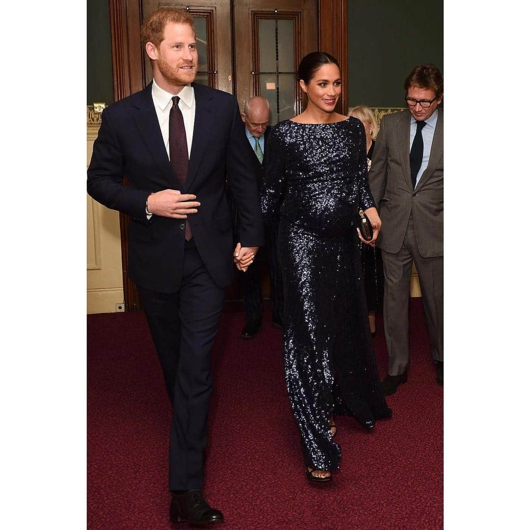 ウィリアム（ケンブリッジ公）さんのインスタグラム写真 - (ウィリアム（ケンブリッジ公）Instagram)「🙌 Welcome to Instagram, @SussexRoyal!  Follow @SussexRoyal for more on the work of The Duke and Duchess of Sussex.  Follow @KensingtonRoyal for more on the work of The Duke and Duchess of Cambridge.」4月2日 23時20分 - princeandprincessofwales