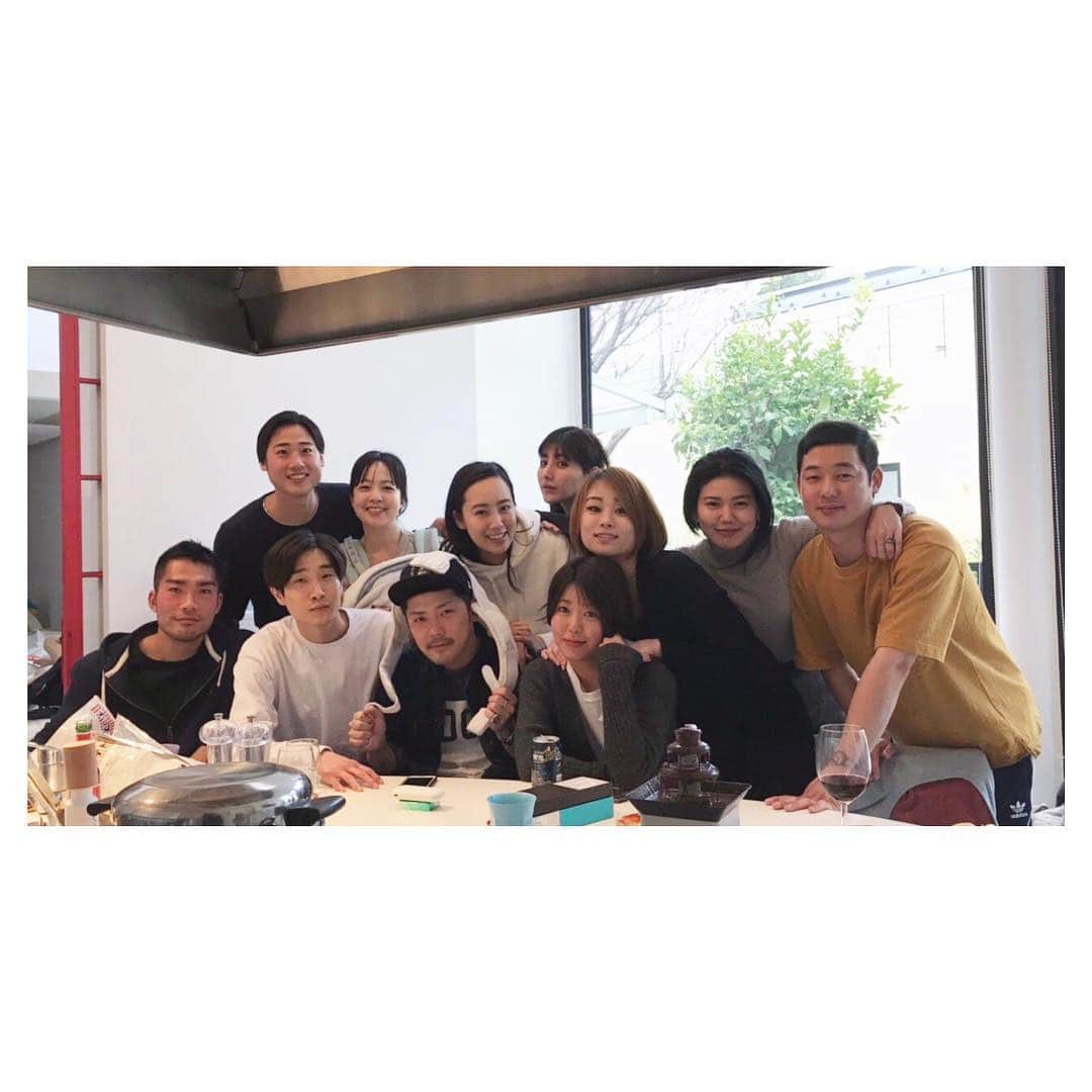 石橋穂乃香のインスタグラム：「１枚目、作り笑い。 ２枚目、作り笑い。 We are professional of fake smile!!lol #令和記念花見🌸 #平成元年生まれ #和光学園そだち #二十代最後の春 #fakesmile」
