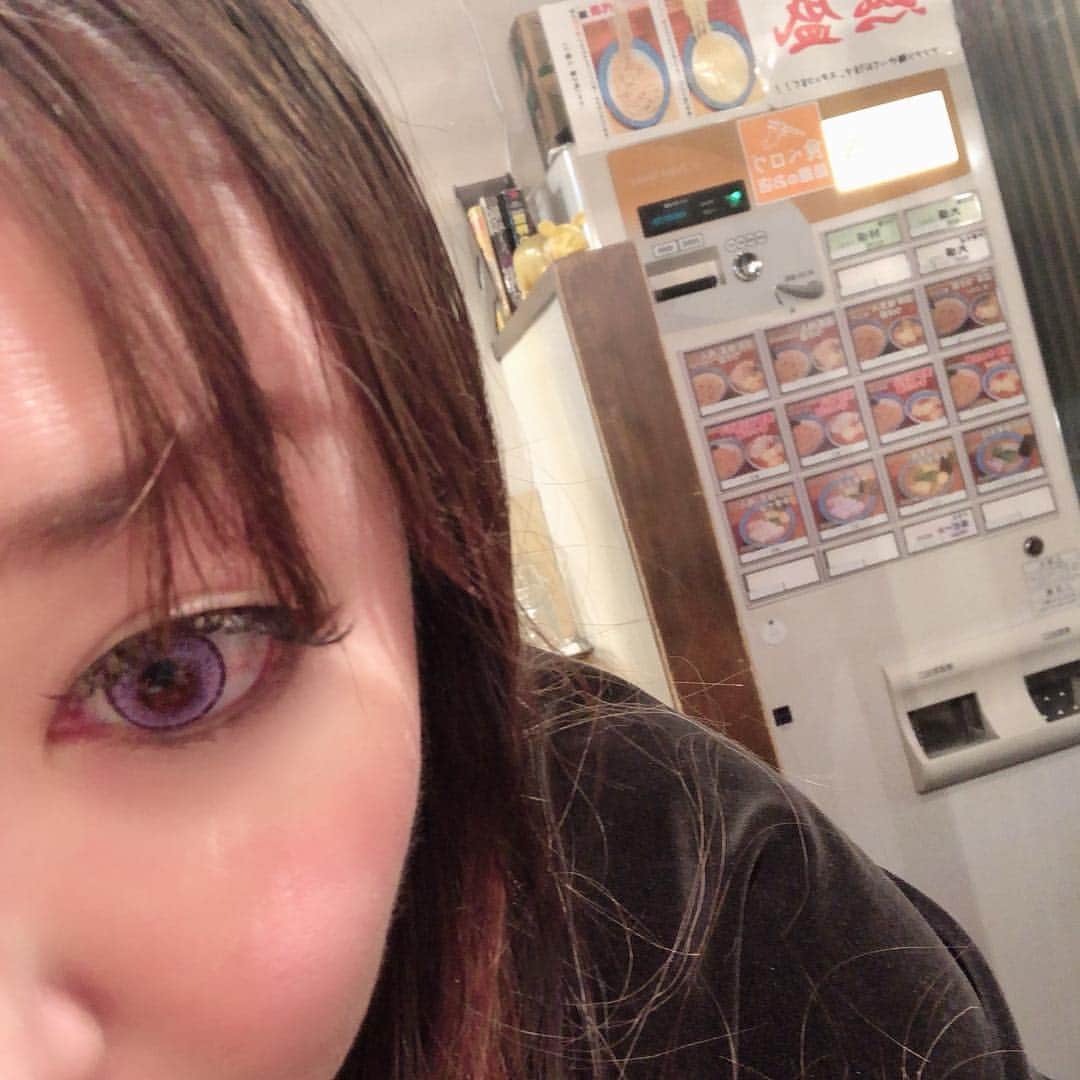 有奈めぐみさんのインスタグラム写真 - (有奈めぐみInstagram)「そして花見散歩帰りには、2日連続道玄坂マンモス大盛り胚芽麺。さすがに、月一にしないとダメよね…つい美味しくて…久しぶり解禁したら2日連続になっちゃったよ笑 #av  #女優  #風俗嬢  #40歳  #熟女  #目黒川  #花見帰り  #2日連続  #渋谷  #道玄坂マンモス  #胚芽麺  #大盛り  #美味しい  #ごちそうさまでした」4月2日 23時22分 - arina_megu