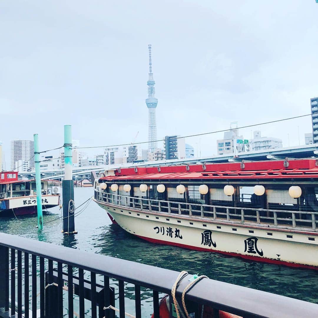 YUUKIさんのインスタグラム写真 - (YUUKIInstagram)「船の上から… 合成みたいな写真が撮れた(^^) #instagood #photooftheday #photography #japan #skytree #funtimes #お花見 #屋形船 #浅草 #スカイツリー #船上ランチ会 #揚げたて天麩羅」4月2日 23時23分 - yuuki_._official