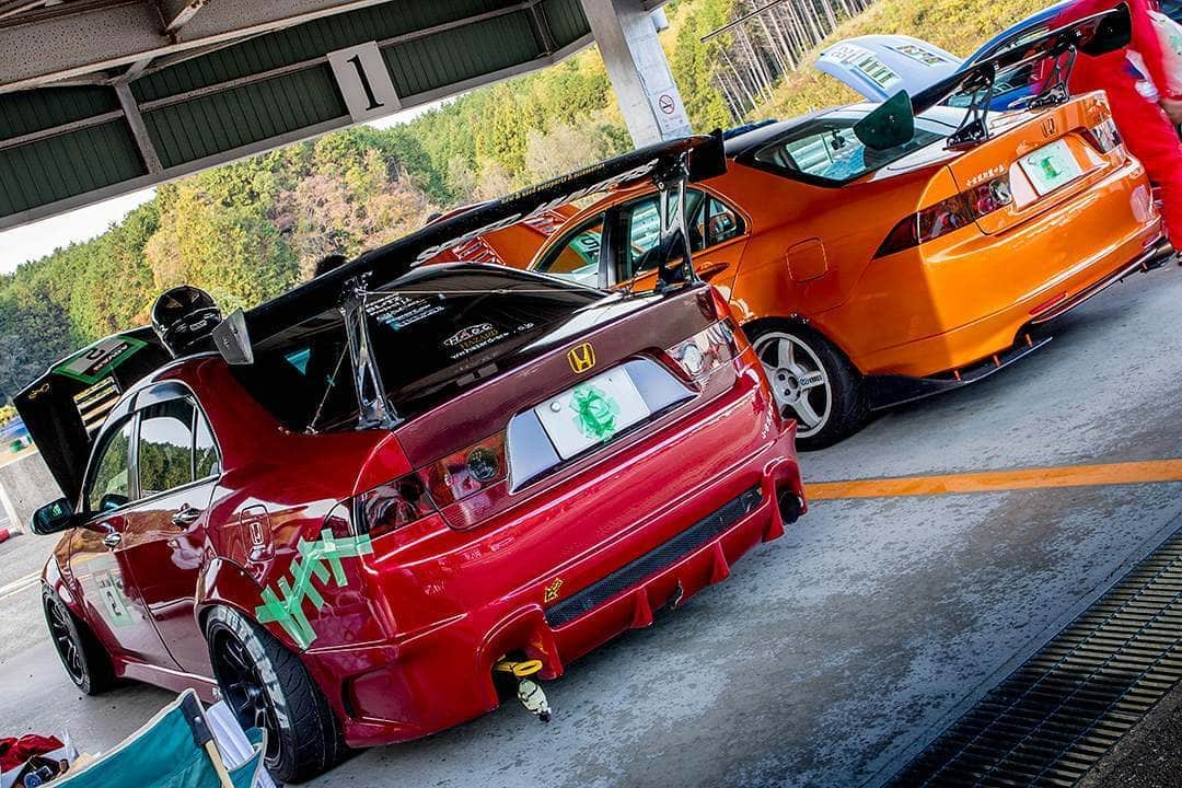 mistbahnさんのインスタグラム写真 - (mistbahnInstagram)「_ HAZARD RACING Honda CL7 ACCORD Euro R _ Shot on 25-Nov 2018 "HAOC(Honda Accord Owners Club) Track day" at SUZUKA TWIN Circuit (One track in SUZUKA) _ _ owner(red CL7): @yasuuooo owner(orange CL7): unknown photo: @mistbahn _ _ JP) 2018年11月25日、鈴鹿ツインサーキットで開催の「HAOC(ホンダ・アコード・オーナーズクラブ)走行会」で撮影。 _ _ #haoc #hondaaccordownersclub #suzukatwin #suzukatwincircuit #鈴鹿ツインサーキット #hondaccord #ホンダアコード #accord #cl7 #tsx #acuratsx #cl9 #hazardracing #ハザードレーシング #tsxgang #hondaaccordeuror #euror #kseries #k20a #k20 #vtec #trackcar #trackday #trackspec #trackstance #timeattack #timeattackjapan #hondatuning #honda」4月2日 23時23分 - mistbahn