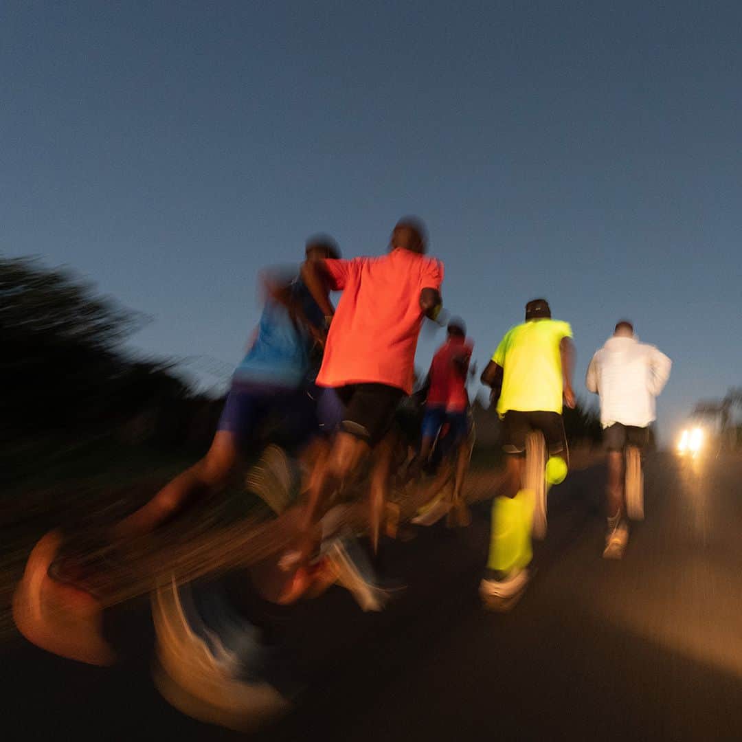 AFP通信さんのインスタグラム写真 - (AFP通信Instagram)「AFP Photo 📷 @franck_fife - The hope to become a prophet in the land of the king marathon - . From dawn until sunset, between Kapsabet, Iten and Kaptagat, the three "spots" of the bottom in the Rift region, Kenyans dedicate their sports life in training centers, with the hope to become a prophet in the land of the king marathon. There are dozens of training centers in this area of the Kenyan highlands, which have provided the greatest riders in recent decades.」4月2日 23時37分 - afpphoto