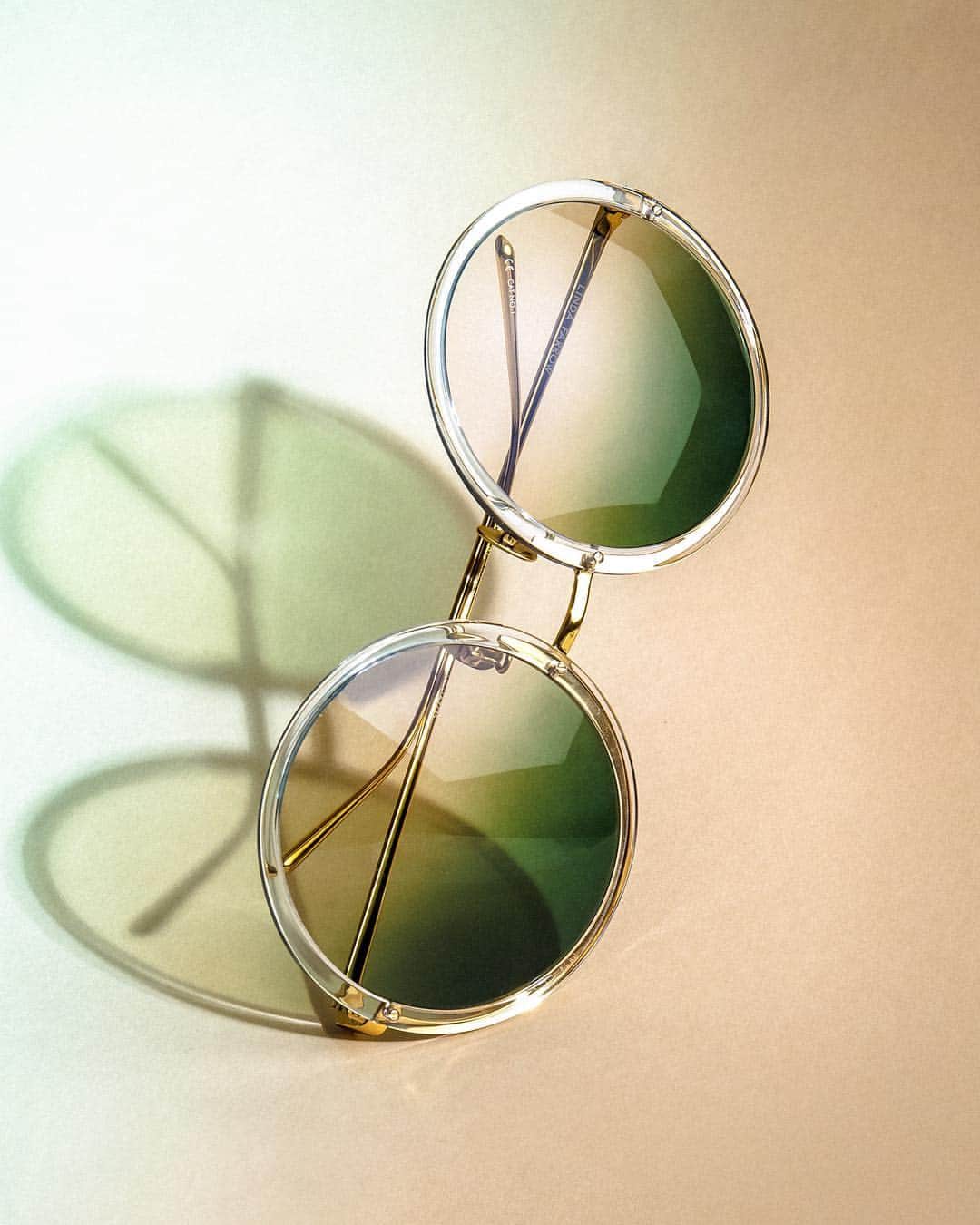 のインスタグラム：「Green gradient lenses framed by translucent Italian acetate and light-gold ultra lightweight titanium temples . . . . #LFSS19 #lindafarrow #fashionaccessories #eyewear」