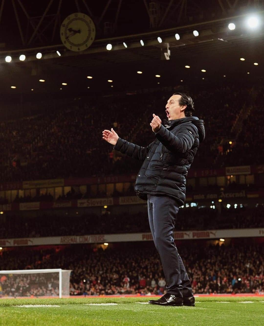 アーセナルFCさんのインスタグラム写真 - (アーセナルFCInstagram)「Passion level 💯⁣ ⁣ #Unai #Emery #Arsenal #WeAreTheArsenal #AFC #EmiratesStadium」4月2日 23時55分 - arsenal